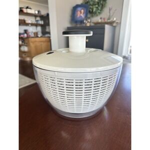 OXO 32480 10.5‎ Inch Salad Spinner - Clear